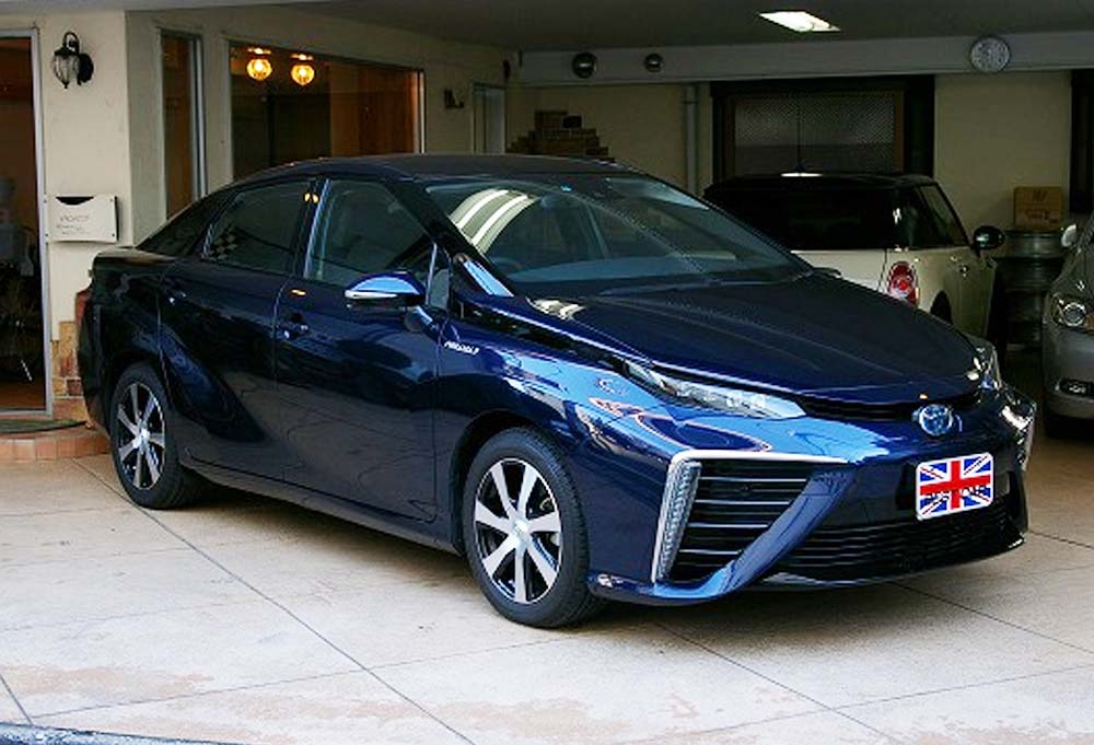 新型燃料電池自動車 MIRAI TOYOTA